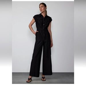 Sleeveless Cargo Jumpsuit
LARGE / BLACK
